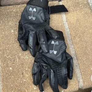 Under Armour Black Gloves softball and baseball